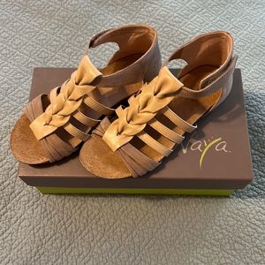 Naya Palomi Gladiator Sandals, size 5M